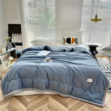 Lätt täcke för sommaren – Andas & Mångsidig | För soffa, säng & resor Carvallo