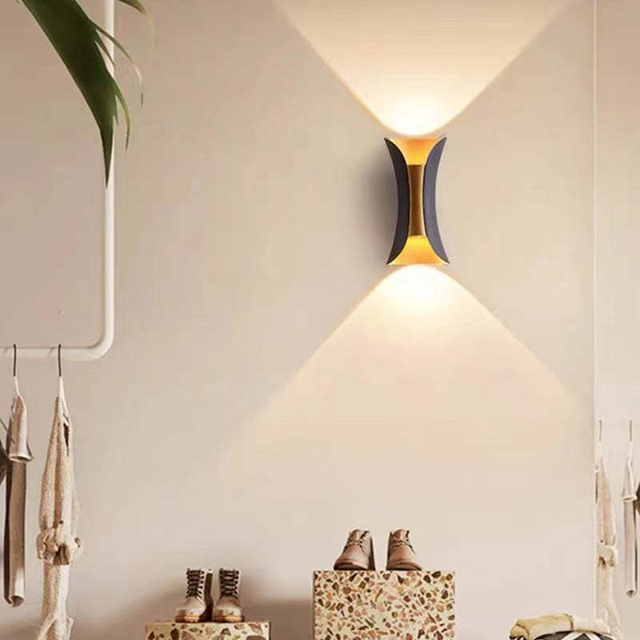 Vattentät LED Vägglampa | 7.9–11.8 x 3.9–4.7 tum | Aluminium & Glas | IP65 Klassad Modern Utomhusbelysning | Brick by Brick Carvallo