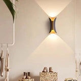 Vattentät LED Vägglampa | 7.9–11.8 x 3.9–4.7 tum | Aluminium & Glas | IP65 Klassad Modern Utomhusbelysning | Brick by Brick Carvallo