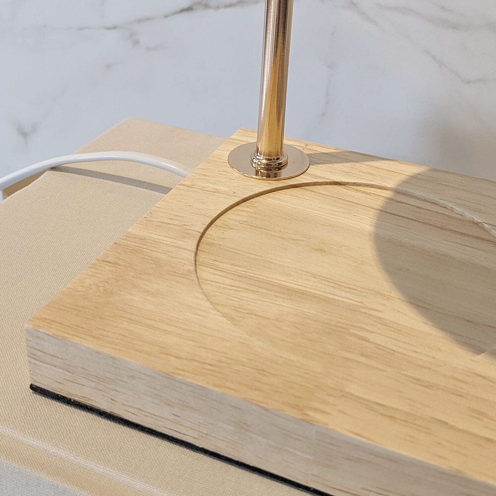 Carvallo – Lyxigt Ljusvärmare med Eleganta Gulddetaljer Carvallo