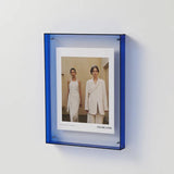Vibrant Akryl Display Frame – Contemporary Färgad Bildhållare Carvallo