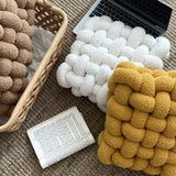 Färgglad Mjuk Nordisk Knytmudd Kudd i Pläd Tyget Carvallo