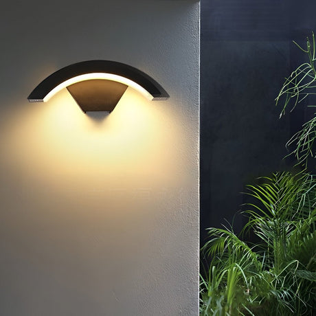 Utomhusvägglampa med böjd LED-design Carvallo