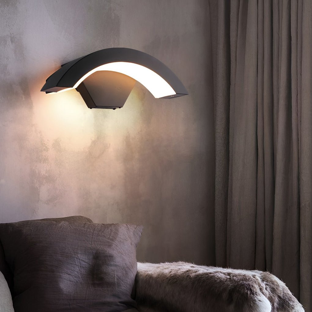 Utomhusvägglampa med böjd LED-design Carvallo