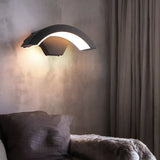 Utomhusvägglampa med böjd LED-design Carvallo