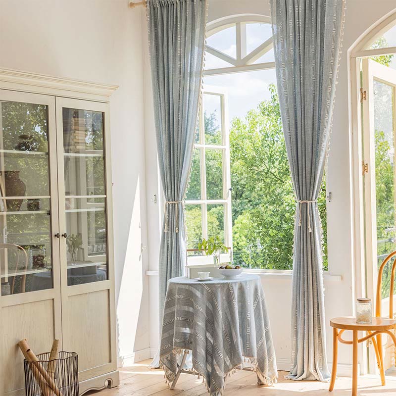 Randig Hål-Effekt Fringe Ljusfiltrering Gardin Carvallo