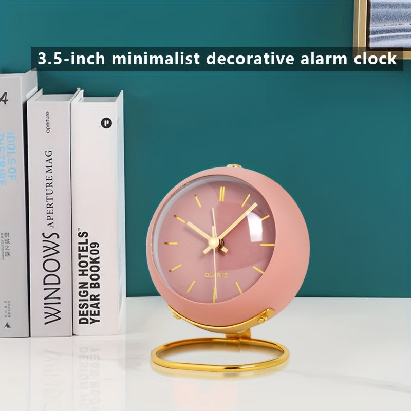 Nordic Silent Desk Clock – Luminösa Visare & Metallram Carvallo