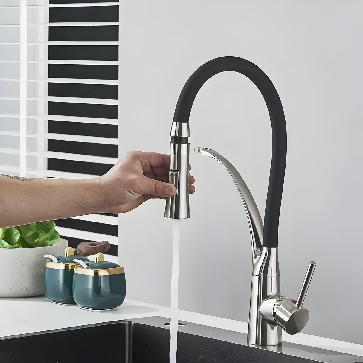 LuxSpout - Modern 360°-Rostfritt stål-uttagskran Carvallo