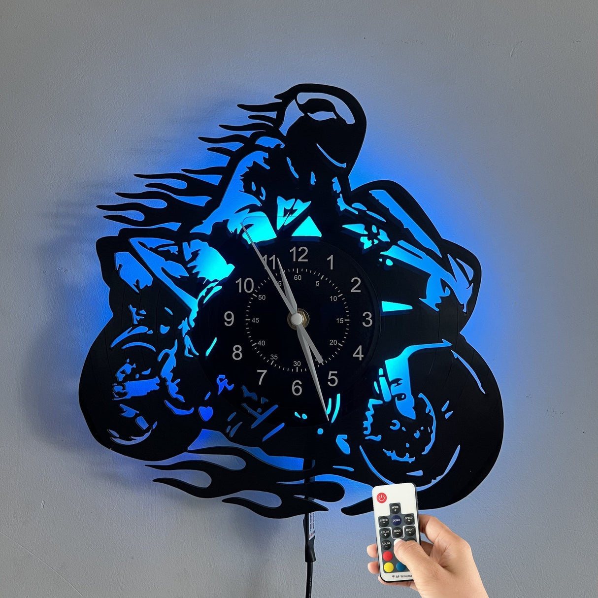 MotoGlow - Motorcykelinspirerad vägglampa med ljudlös precision Carvallo