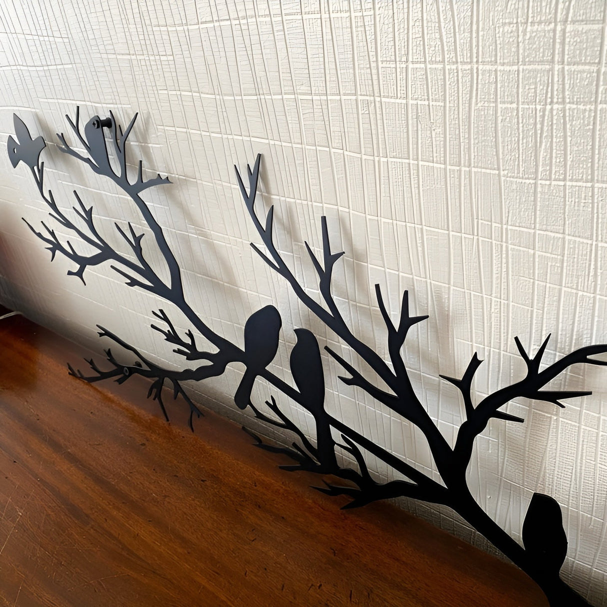 Metallväggdekor med fåglar på gren – Modernt & Klassisk design för hemmet Carvallo