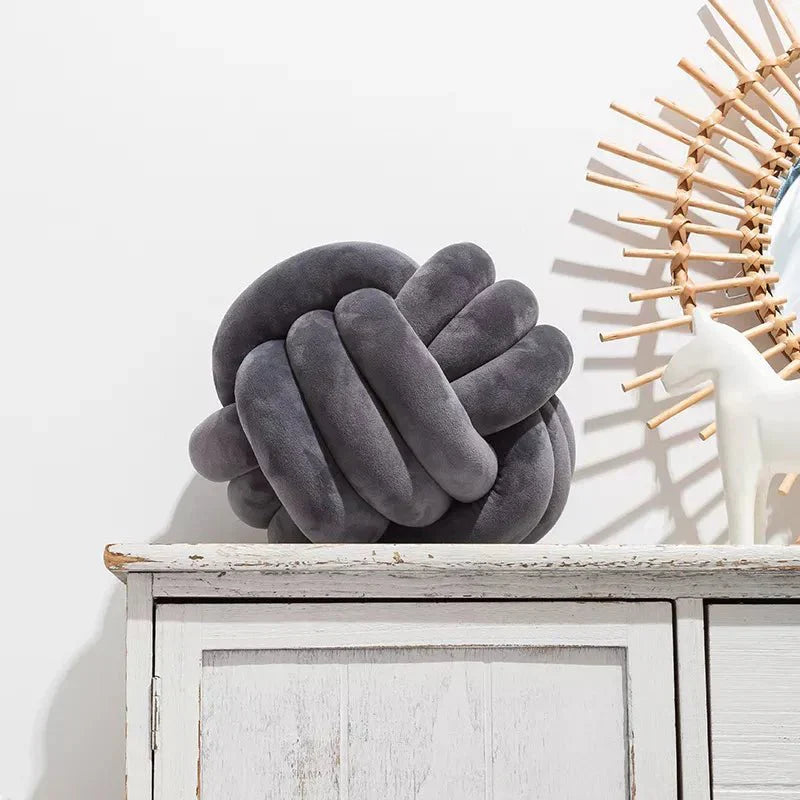 Dekorativ Knuten Suede Effekt Boll Mjuk Kudde Pillow Carvallo