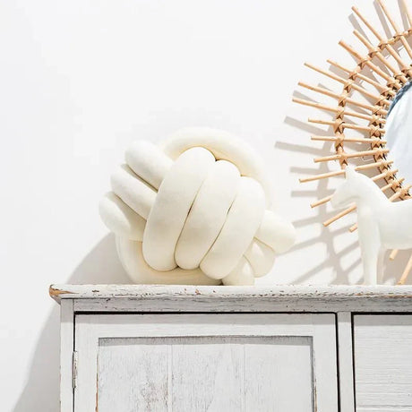 Dekorativ Knuten Suede Effekt Boll Mjuk Kudde Pillow Carvallo