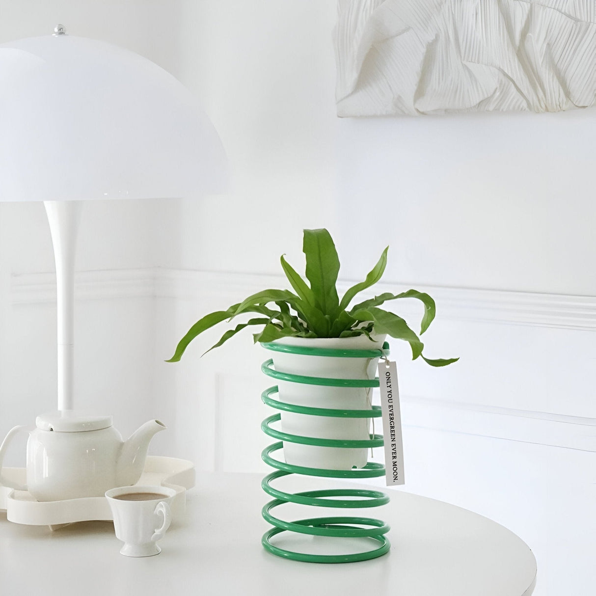 Dekorativ vårblomkrukställning i färgglad metalldesign Carvallo