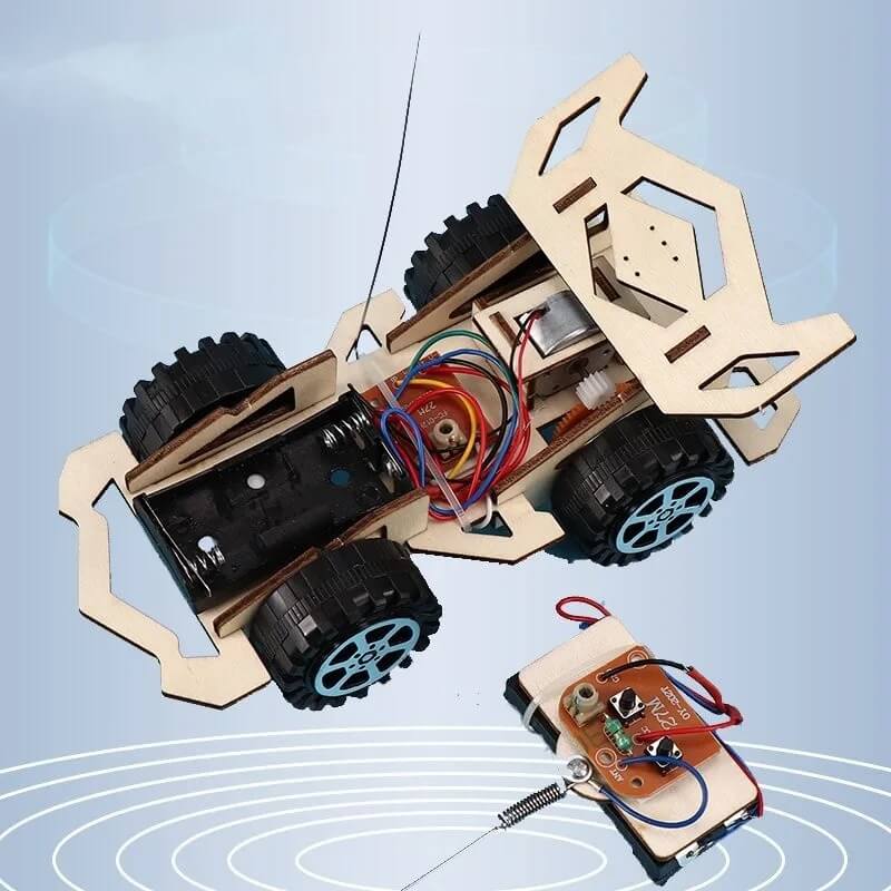 WoodiRace – Träleksaksbil med Fjärrkontroll för Barn | Monteringsbar 4-hjulsdriven DIY Teknikleksak-Remote Control Cars & Trucks-BB-Hemnix