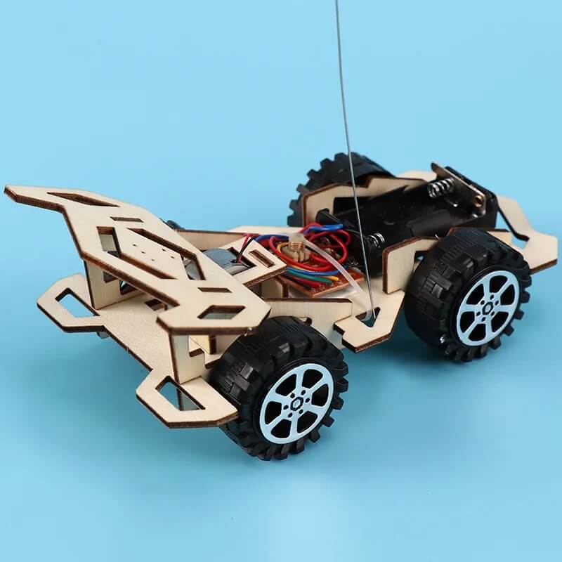 WoodiRace – Träleksaksbil med Fjärrkontroll för Barn | Monteringsbar 4-hjulsdriven DIY Teknikleksak-Remote Control Cars & Trucks-BB-Hemnix
