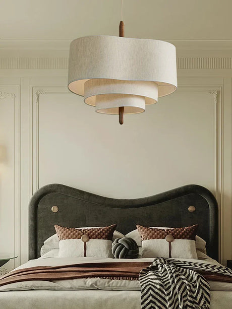 Fabric Shade Chandelier – Varm och Inbjudande Belysning Carvallo