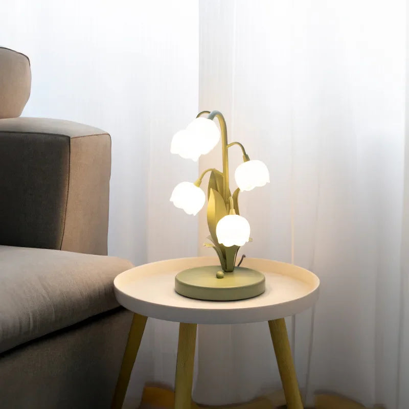 LumeBlossom – LED Bordslampa i Blomform med Skandinavisk Design Carvallo