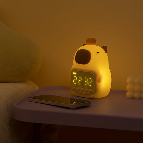 CapyGlow – Söt Capibara Nattlampa med LED och Väckarklocka för Barn Carvallo