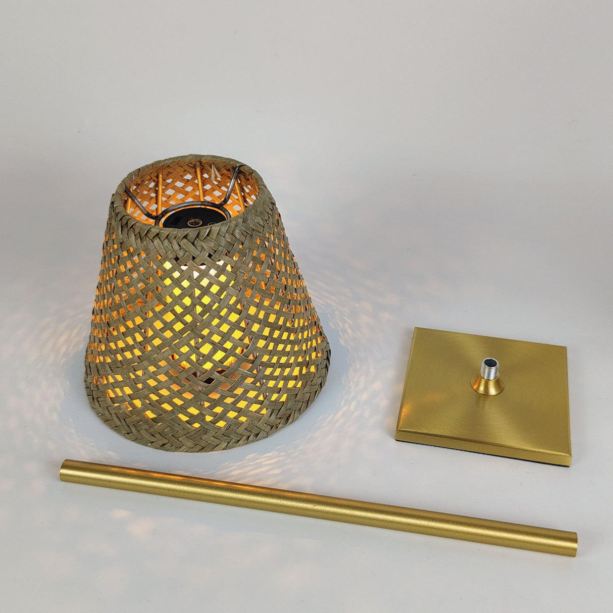 LumiTerras – Trådlös LED Bordslampa, Dimbar Utomhusbelysning för Terrass och Trädgård Carvallo