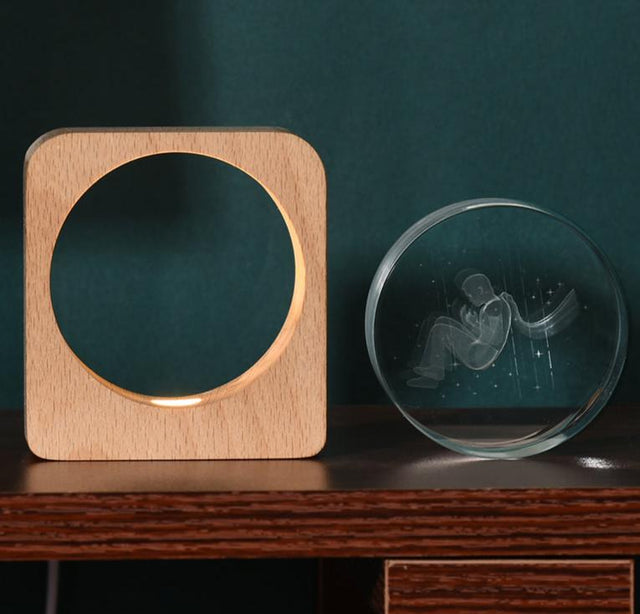 LumiWood - 3D Trä Nattlampa med Gravyr och Varm LED-belysning Carvallo