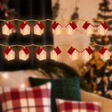 LED-julhus av trä med festlig belysning Carvallo