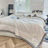 Lätt täcke för sommaren – Andas & Mångsidig | För soffa, säng & resor Carvallo