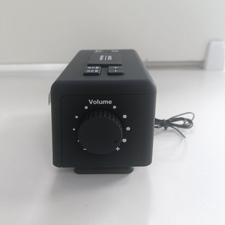 RGB Spegelväckarklocka med LED-display och radiofunktion – Trendig klocka för ditt rum Carvallo