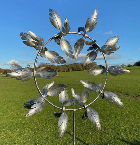 AeroSpin 3D Kinetic Garden Wind Spinner – Fängslande metallskulptur för trädgården MILA Sverige