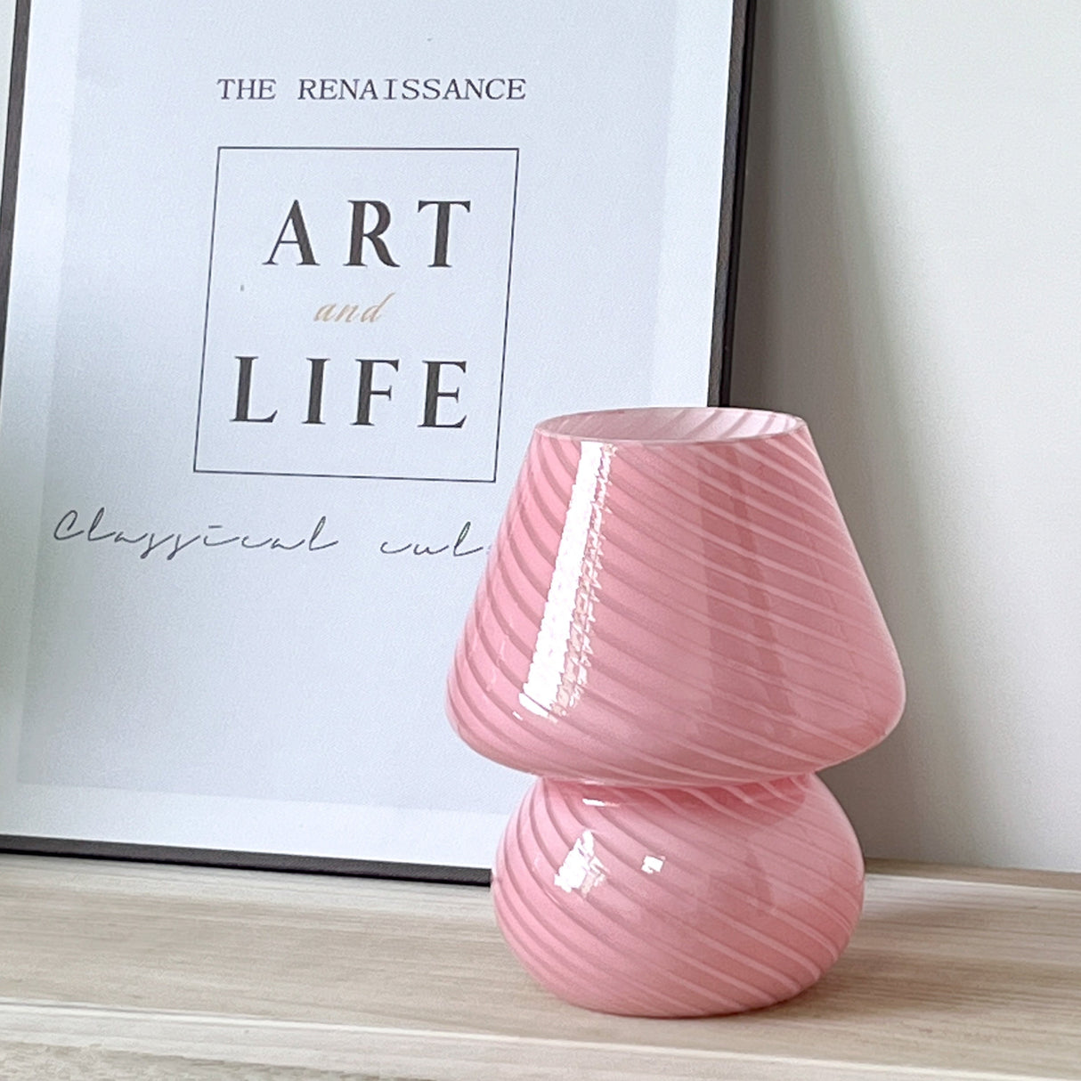 Randig Bordslampa - Atmosfärisk och Tidlös Design Carvallo