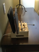 Carvallo ChargeDock Laddningsstation i bambu | 5-portars USB & Organiserare | För smartphone, surfplatta & smartklocka | Inkl. Kabelset Carvallo