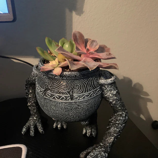 Alexander - Iron Fist Pot MILA Sverige