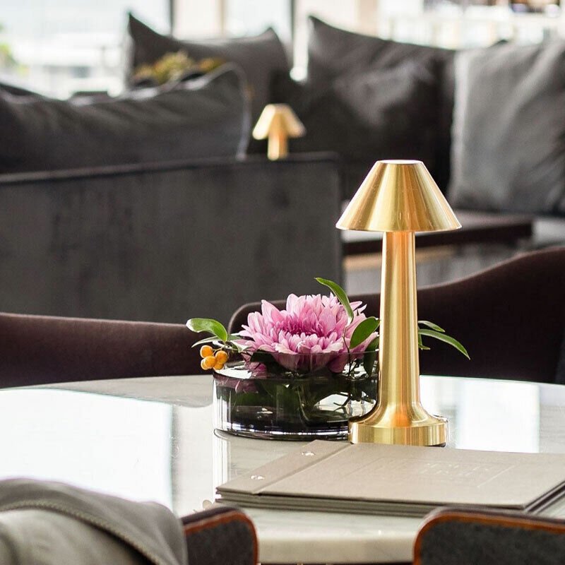 LED Bordslampa med metallmodern design Carvallo