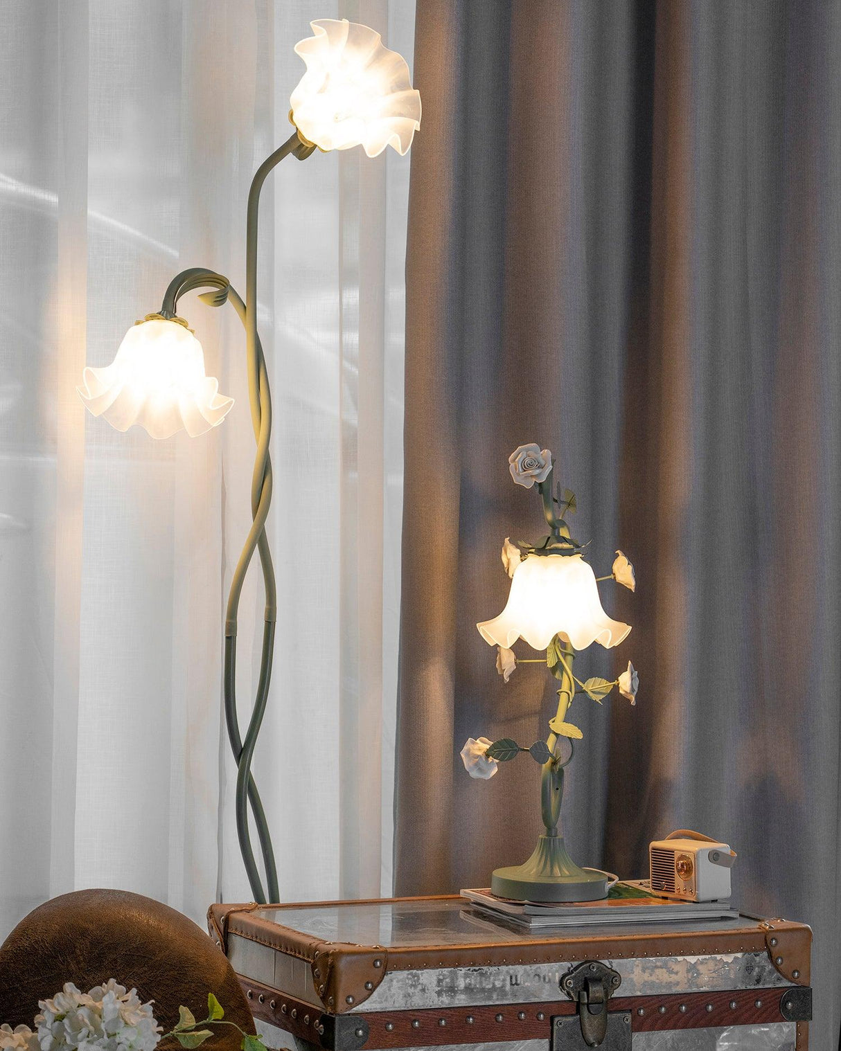 Golvlampa med blommig glaslampa design Carvallo