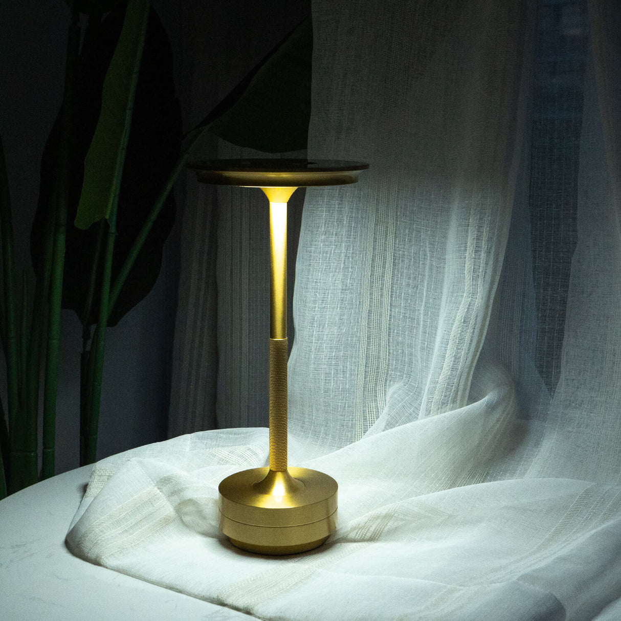 Ambient Metallic Trådlös Bordslampa Carvallo
