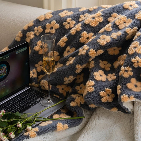 Puffig Blommig Plysch Tjock Filt för Mysig Bekvämlighet Carvallo