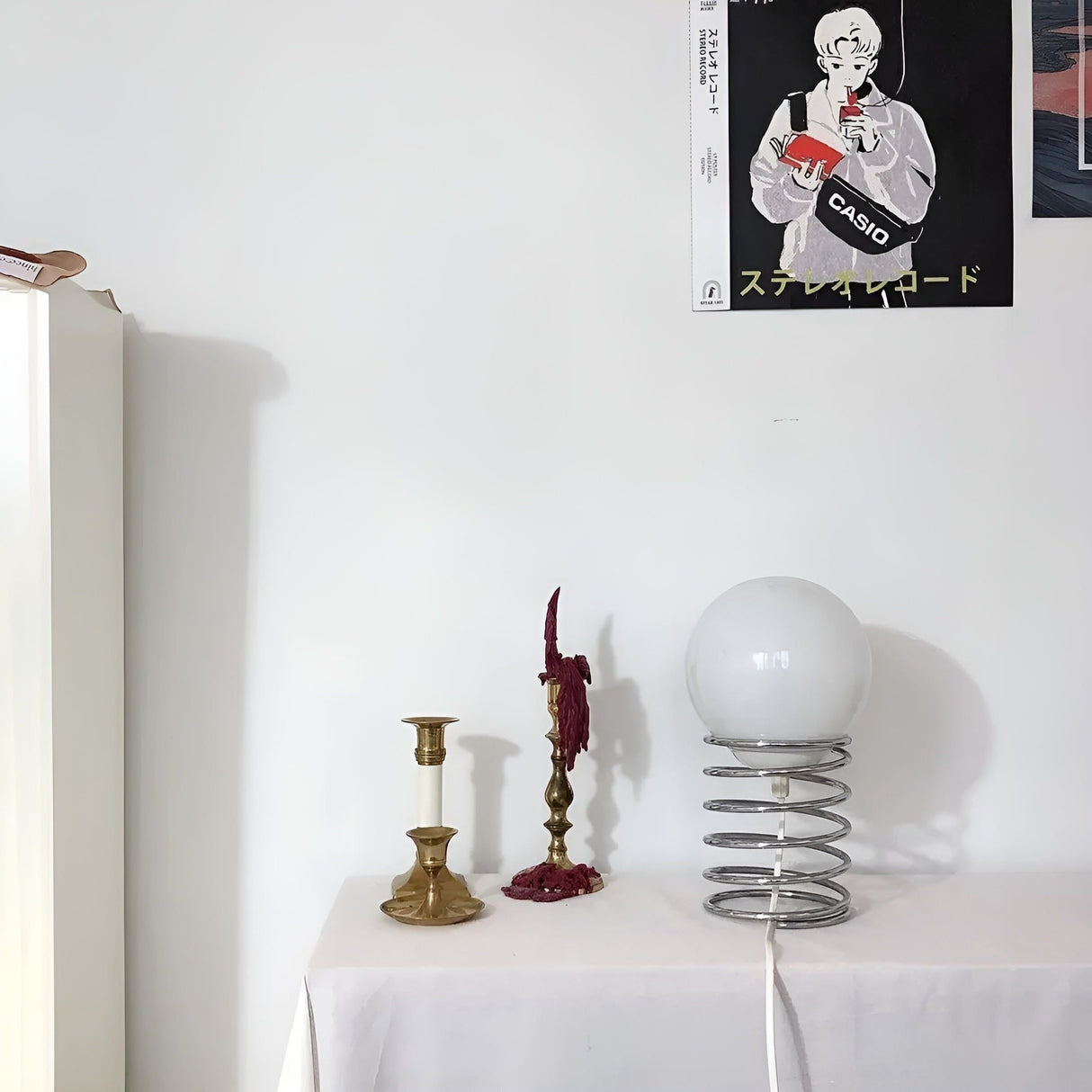 Spring Moon Glow - Elegant och minimalistisk måne på vår bordslampa Carvallo