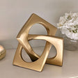 Luxe Gold Interwoven Knot Sculpture – Elegant modern accent MILA Sverige