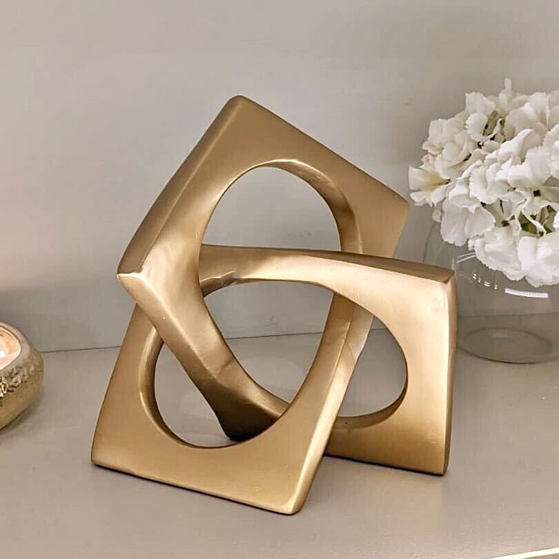 Luxe Gold Interwoven Knot Sculpture – Elegant modern accent MILA Sverige