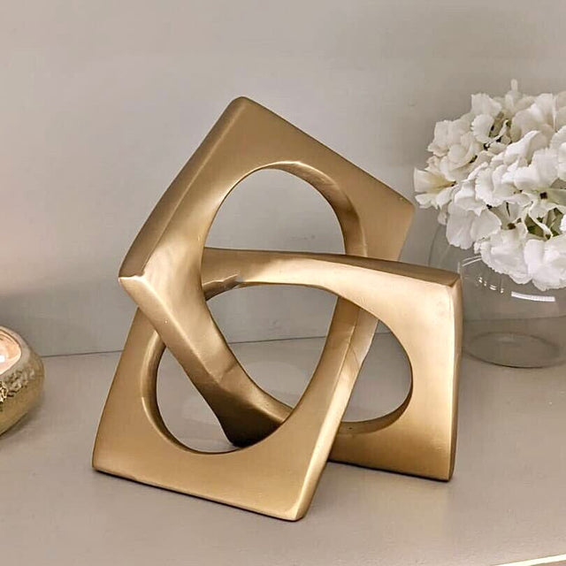 Luxe Gold Interwoven Knot Sculpture – Elegant modern accent MILA Sverige
