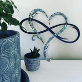 IronEcho – Handsmidd Väggskulptur med Infinity Heart MILA Sverige