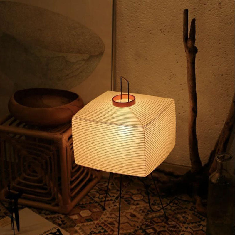 AkariTripod Golvlampa – Japansk Rislampa i Wabi-Sabi Design Hemnix