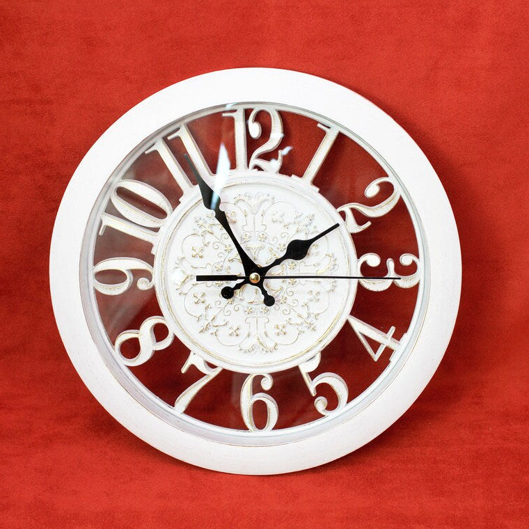 PureSync – klassisk batteridriven väggklocka med ljudlös verk Carvallo