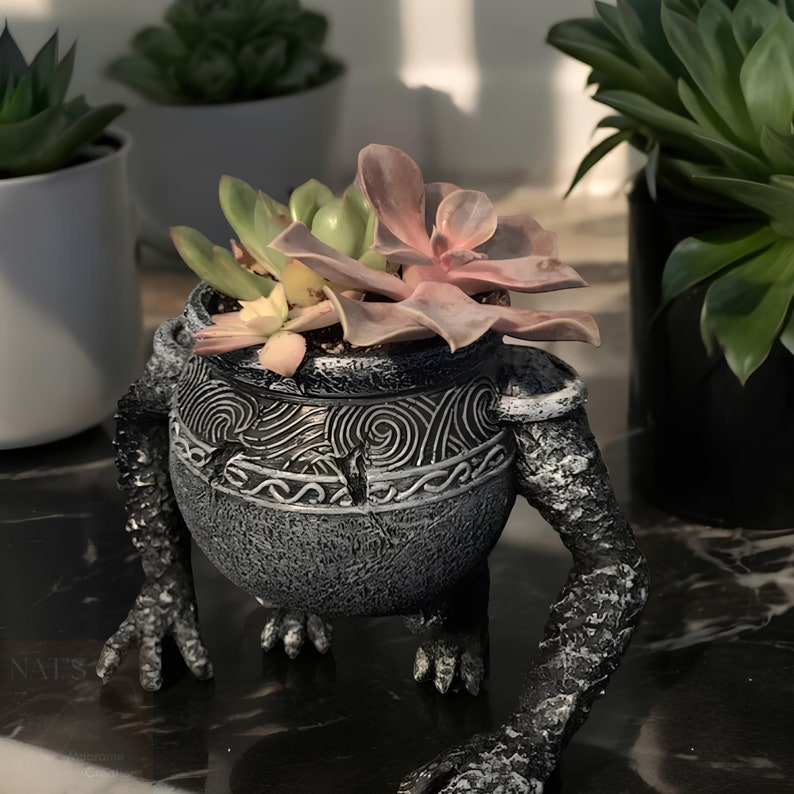 Alexander - Iron Fist Pot MILA Sverige