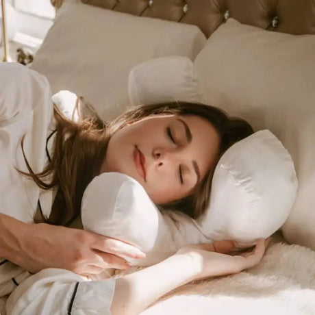 Anti-aging sovkudde – Ergonomisk design för rynkförebyggande och vilsam skönhetssömn MILA Sverige