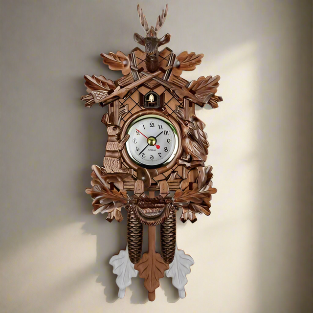LuxRoyale Retro Kuckucksväggur med Pendeldesign Carvallo