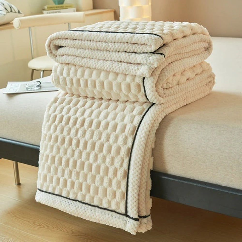 Cloud Cuddle Blanket – Gentle Touch for Elegant Interiors Carvallo