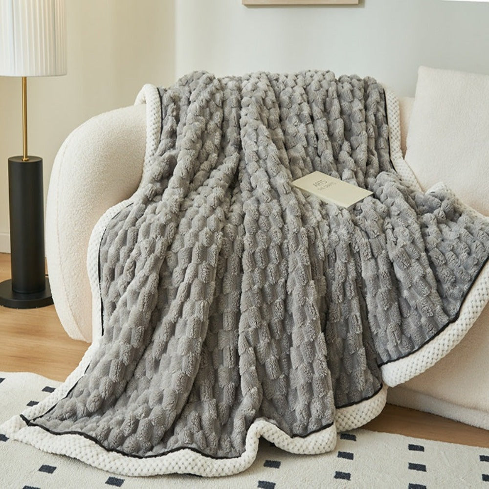 Cloud Cuddle Blanket – Gentle Touch for Elegant Interiors Carvallo