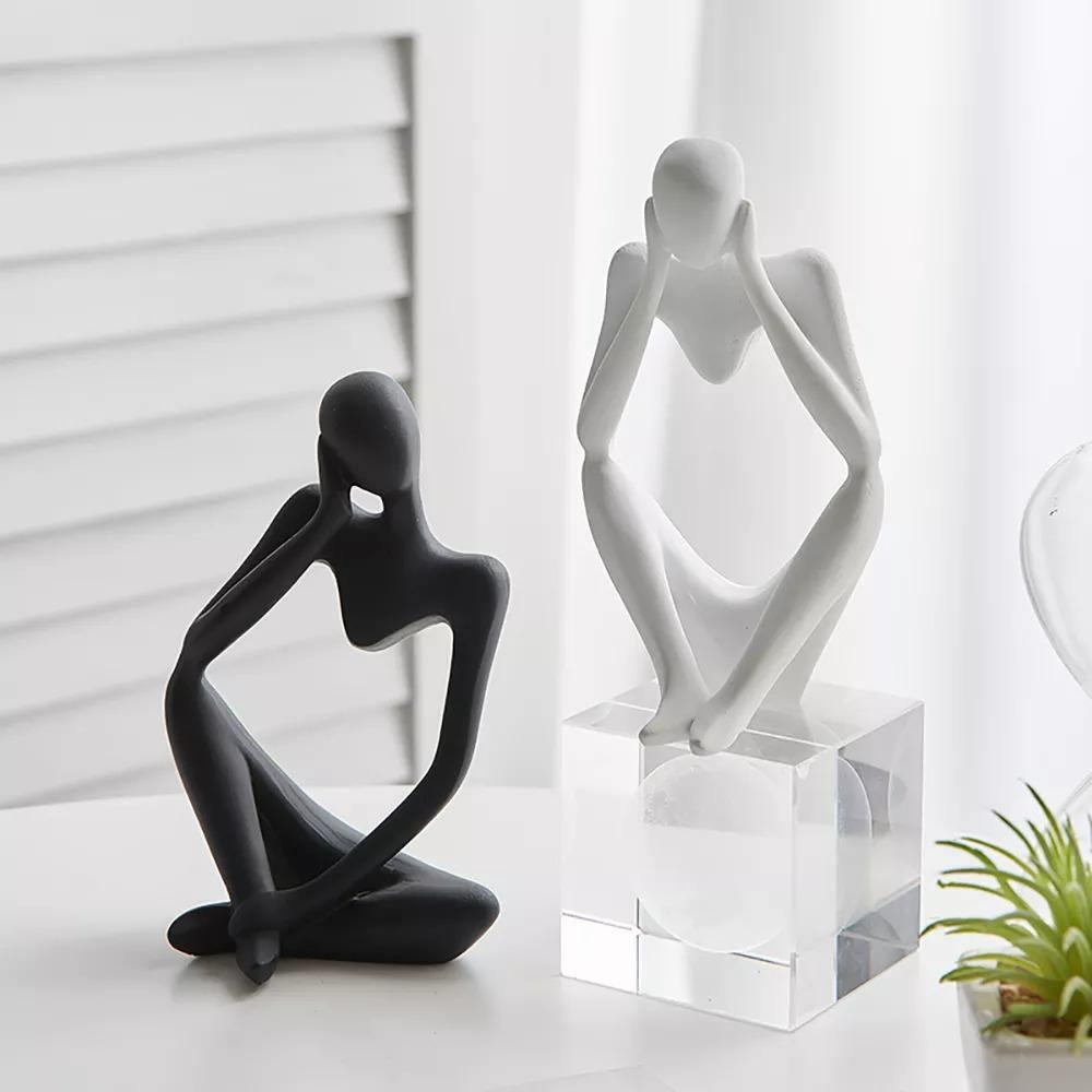 Carvallo – Minimalist Tänker Skulptur med Modern Elegans Carvallo