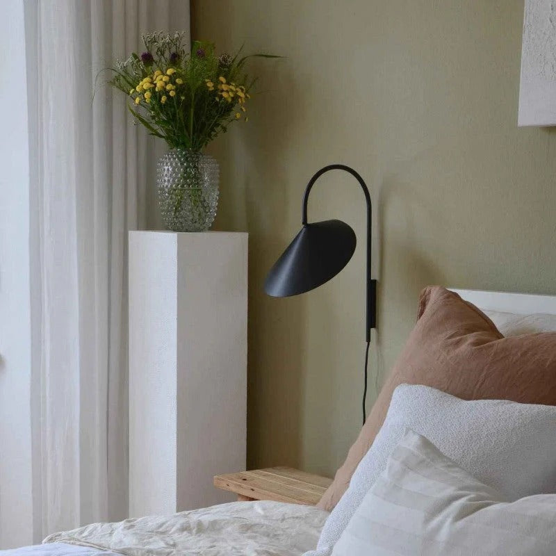 Modern vägglampa | Arum lampa med justerbar kronblad | Skugga järnram | 19 tum | Brick by Brick Carvallo