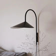 Modern vägglampa | Arum lampa med justerbar kronblad | Skugga järnram | 19 tum | Brick by Brick Carvallo